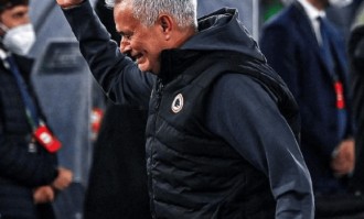 再见穆里尼奥！葡超指教都玩不明白，双线崩盘，更衣室内讧了