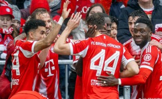 德甲焦点战拜仁3-2逆转法兰克福 豪取四连胜 凯恩28球领跑射手榜