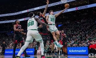 莺歌缺阵布朗25+8+7 普理查德27+8绿军终结猛龙3连胜