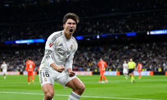 皇家社会1-4惨败，西甲争冠形势愈发激烈，巴萨不敌对手跌落榜首