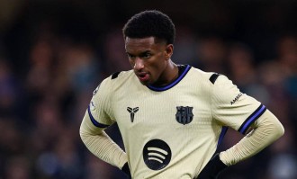 巴萨惨败切尔西！弗里克怒气冲天，更衣室内严厉批评暴露球队深层问题